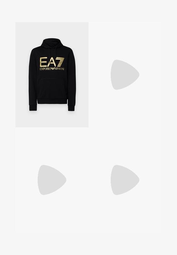 Sort hættetrøje med en forlommek, prydet med et stort guldmetallic EA7-logo og teksten "EMPORIO ARMANI", lavet af blødt stof med hætte.; Filippa K TERRY CROPPED TROUSERS - Bukser - sage melange; Hvide sneakers med ruskindsdetaljer, rund tå, flade snørebånd og en cremet gummisål. Har grøn branding på hælen.; Sorte runde solbriller med mørke linser og slanke metalarme. Inkluderer klare tempeltips og sølvdetaljer ved hængslet. Minimalistisk design.