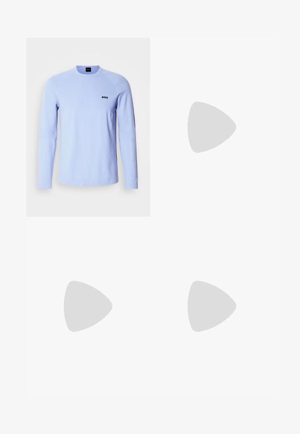 Pull-over long bleu clair à manches longues en tissu doux, avec un col rond, des poignets côtelés et un petit logo noir "BOSS" sur la poitrine.; Pantalons noirs ajustés à coupe droite. Fabriqués en tissu lisse, avec une taille plate, des passants de ceinture et deux poches latérales.; Chaussure noire en cuir à lacets avec un embout arrondi, texture lisse, piqures minimales et un petit talon en caoutchouc. Logo sur le talon.; Sac de sport noir en matériau synthétique texturé. Doté de deux poignées et d'une bandoulière réglable. Design simple sans motifs visibles.