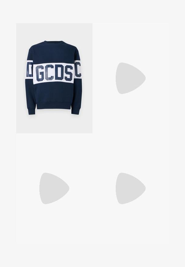 GCDS BAND LOGO CREW NECK - Sudadera - deep blue/white; Filippa K TERRY CROPPED TROUSERS - Pantalones - sage melange; Zapatilla de cuero blanca con un acabado suave, puntera redonda, cordones planos y suela texturizada. Cuenta con un sutil logo en el talón.; Gafas de sol redondas negras con lentes oscuros y brazos metálicos delgados. Incluye puntas de varilla transparentes y acentos plateados en la bisagra. Diseño minimalista.