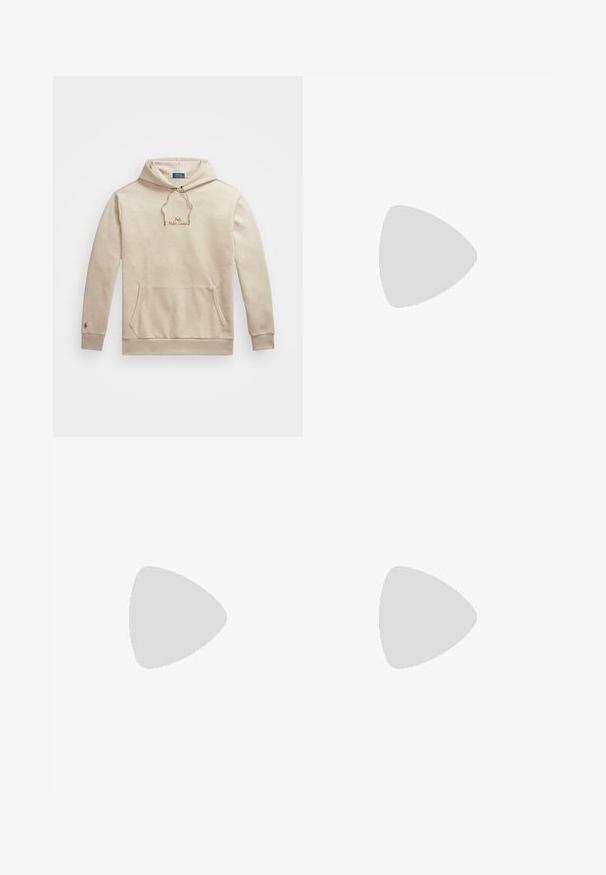 Beige hoodie lavet af blødt stof med en kangaroo-lomme, snoretræk i hætten og broderet "Polo Ralph Lauren" logo på brystet.; Lys pink polo shirt lavet af bomuld, med en to-knap placket, korte ærmer og et lille blåt broderet logo på brystet.; Lysblå vide jeans med høj talje, der har en falmet finish, bæltestropper og klassisk fem-lomme design. Kantene er rå.; Grønne ruskinds-sneakers med tre hvide striber og guld branding. Har en rund tå og en gummibund for godt greb.