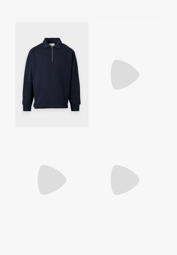 Sweatshirt azul-marinho com gola alta e fecho de meio zíper, feito de um tecido suave, com mangas compridas e um corte descontraído.; Calças de padrão cinza em houndstooth com um design de perna reta, apresentando pregas, uma cintura com fecho de botão e bolsos laterais.; Calças de algodão bege com desenhos bordados divertidos, incluindo uma personagem rosa e um bloco colorido, combinadas com sapatilhas pretas de atacadores.; Pochete cinza em camurça com forma arredondada, dois compartimentos com fecho éclair e alça ajustável. Apresenta detalhes em metal.