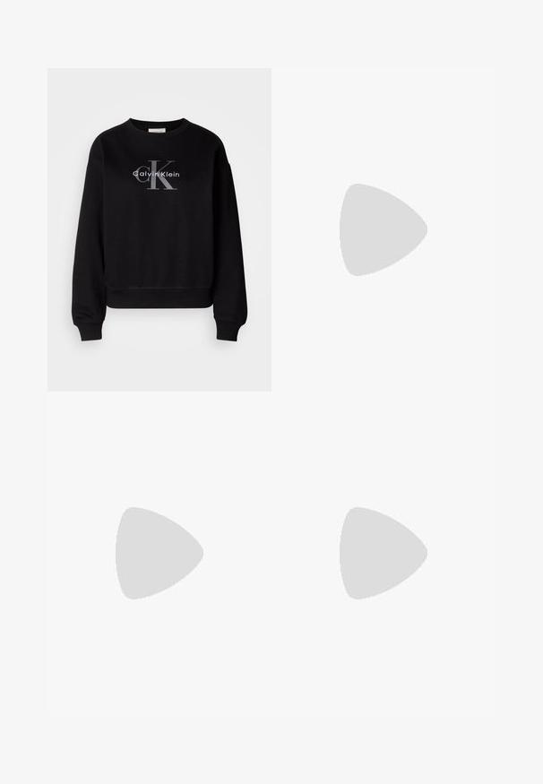 Čierna mikina vyrobená z bavlny, s oválnym výstrihom a voľným strihom. Na prednej strane je veľké sivé logo s nápisom "Calvin Klein" a "CK".; Široké nohavice z ľahkej béžovej bavlny. Majú vysoký pás, predné vrecká a rovný strih. Čisté ukončenie bez vzorov.; Čierne slingback topánky s ostrou špičkou a nízkym opätkom, vyrobené z hladkej kože a s výrezmi na boku pre lepšiu priedušnosť.; Čierna kožená kabelka s zakriveným tvarom, úzkym pásom, strieborným zipsom a logom Calvin Klein na prednej strane. Hladká textúra a minimalistický dizajn.