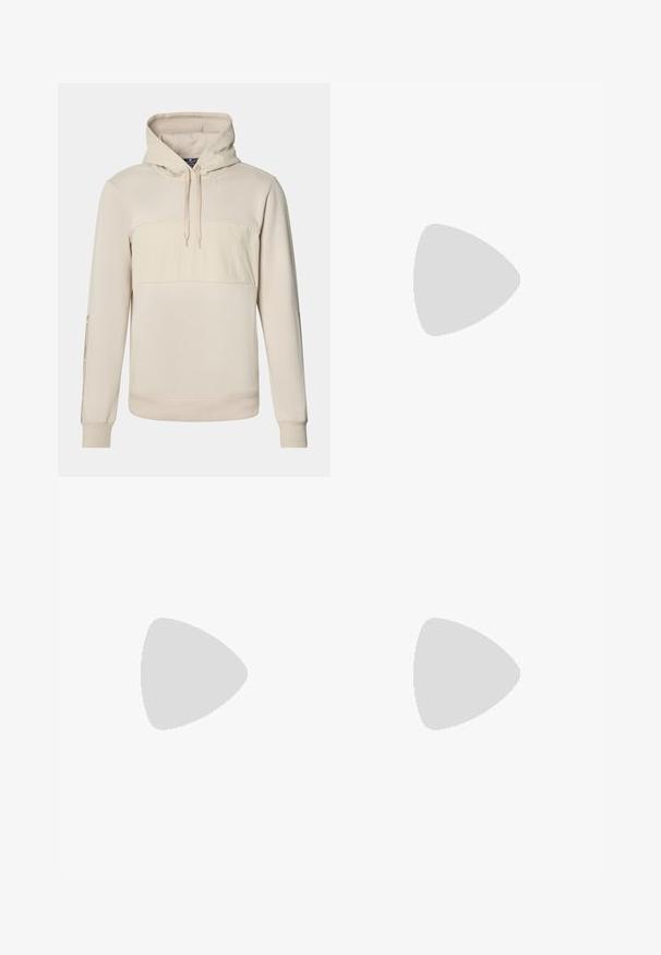 Beige hettegenser med teksturert frontpanel, lange ermer og rett hem. Snorer festet til hetta.; Hvit crewneck t-skjorte laget av bomull, med korte ermer og en liten logo brodert på venstre brystområde. Myk tekstur.; Grå joggebukser laget av myk bomullsblanding, med elastisk midje, innsnevrede ben og en liten logo på venstre lommeområde.; Hvite atletiske joggesko med en glatt syntetisk overdel, svart logo-akcent og perforerte detaljer på siden. Gummisåle.