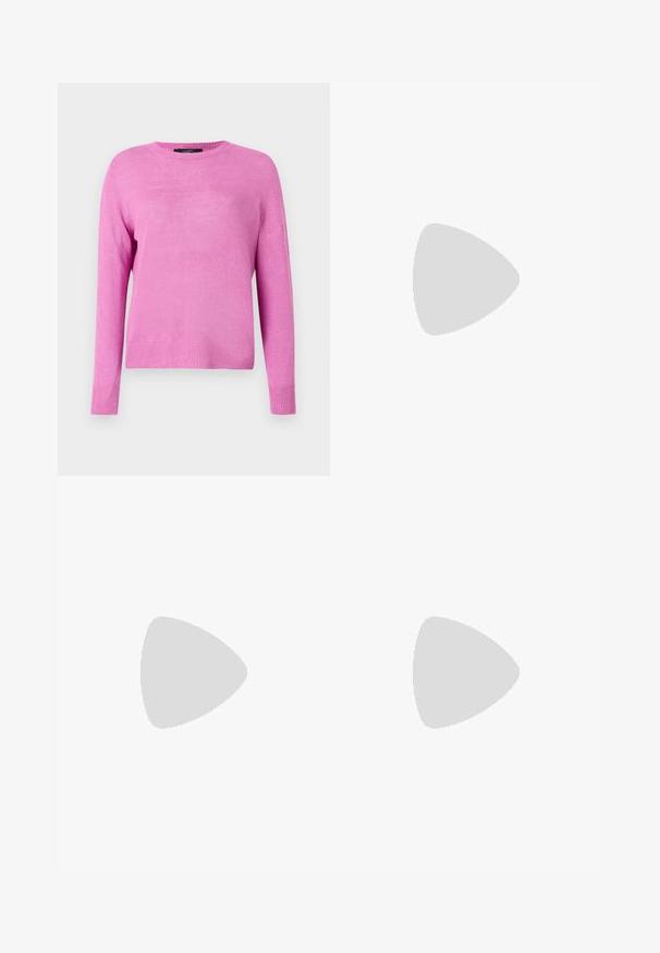 Ružový pletený sveter s dlhými rukávmi, okrúhlym výstrihom a ribbovaným lemom. Materiál má hladkú textúru a ľahký vzhľad.; Navy modré nohavice s širokými nohavicami vyrobené z bavlny, s viacerými vreckami. Obsahujú farebné vyšívané texty a grafiky, vrátane srdiečok a hravých fráz.; Hnedé semišové mokasíny s okrúhlym špičkou, s rebrovanou platformovou podrážkou a dekoratívnym pásikom cez hornú časť.; Hnedá kožená kabelka s klopou, zlatými kovovými prvkami, ramenným popruhom a hladkým povrchom. Kompaktný obdĺžnikový tvar.