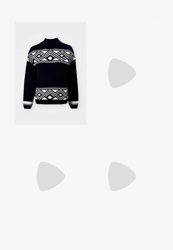 ONLY ONLVICTORIA - Pullover - black/pumice stone; Pantalons large en denim noir, dotés d'une taille structurée, de passants de ceinture et de poches avant. Texture lisse avec un design classique.; Escarpin noir en cuir à bout pointu avec une bride de cheville et un talon épais. Texture lisse, design élégant et esthétique minimaliste.; Sac à main en cuir noir avec une forme courbée, bandoulière amovible et des accessoires en or. Le sac est doté d'un rabat avec un détail de boucle.