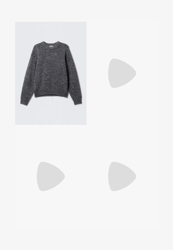 Suéter cinza tricotado com gola redonda, mangas longas e punhos e barra canelados. Textura suave com um padrão sutil mesclado por todo o tecido.; Jeans de ganga de perna larga em azul-claro com cintura alta, apresentando cinco bolsos, passadores para cinto e uma textura suave, ligeiramente desbotada.; Calças largas em padrão xadrez castanho e azul, combinadas com sapatos brancos com detalhes pretos e solas texturizadas, contra um fundo verde.; Saco de mensageiro preto feito de material liso, apresentando uma aba dobrável, fechos de hardware prateados e uma alça de ombro ajustável.