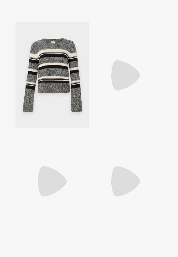 Gestreifter Pullover in Schwarz und Weiß mit rundem Halsausschnitt. Texturiertes Strickmaterial. Lange Ärmel mit ausladenden Bündchen. Horizontale Streifen in unterschiedlichen Breiten.; Bequeme, cremefarbene Weite Hosen, aus glattem Stoff gefertigt. Sie verfügen über ein maßgeschneidertes Design mit vorderen Falten und einem geraden Schnitt.; Beige Wildleder-Pumps mit hohem Absatz, spitz zulaufend und mit einem klobigen Blockabsatz. Das Material hat eine weiche Textur mit einer glatten Oberfläche.; Schwarze Lederhandtasche mit geschwungener Form, einem einzigen Tragegurt, Reißverschlussverschluss und dezentem Branding auf der Vorderseite. Glatte Textur, minimalistisches Design.