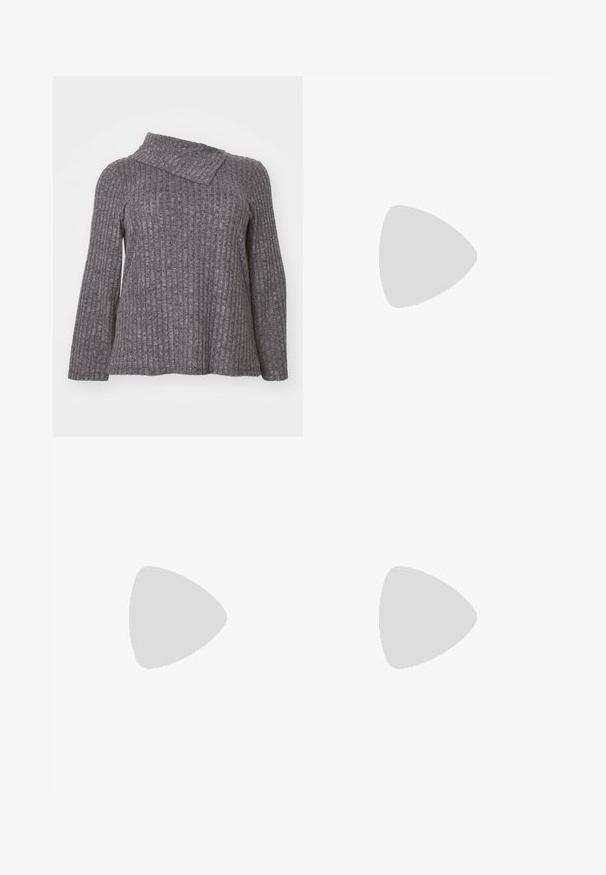 Haut à manches longues gris à côtes avec un col asymétrique, présentant un tissu texturé et une coupe ample et décontractée.; Jeans en denim avec un dégradé de bleu clair à moyen. Présentent une coupe droite, cinq poches et des coutures détaillées le long des seams.; Baskets montantes en toile noire avec semelles et lacets en caoutchouc blanc. Elles présentent un logo circulaire sur le côté et un contraste de coutures blanches.; Sac à main en tissu noir avec deux poches avant dotées de détails en nœud, deux poignées et fermeture éclair. Texture douce et forme rectangulaire.