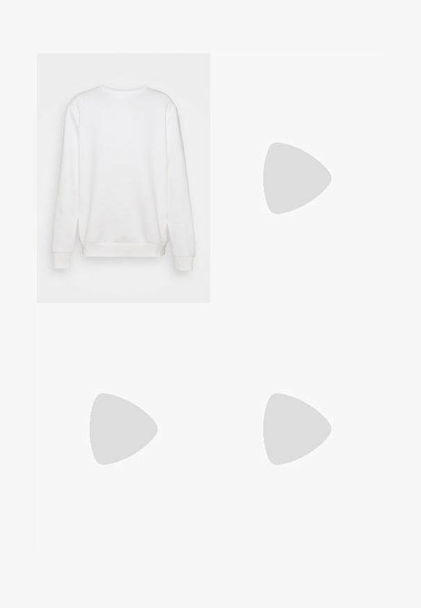 Bijela majica s dugim rukavima i kružnim izrezom. Ima rebraste manžete i rub. Glatka površina, jednostavan dizajn, bez vidljivih logotipa ili uzoraka.; Tamno plave traperice s ravnim krojem. Imaju vidljivo šivanje, kopčanje na dugme i prednje nabore za dodatne detalje.; Crne kožne tenisice s bijelim prugama, strukturirana gumena potplate i vezanjem sprijeda. Ima oznaku brenda na jeziku.; Crna kožna torbica preko tijela s patentnim zatvaračem, ugraviranim logotipom sprijeda i podesivim remenom. Glatka tekstura s pravokutnim oblikom.