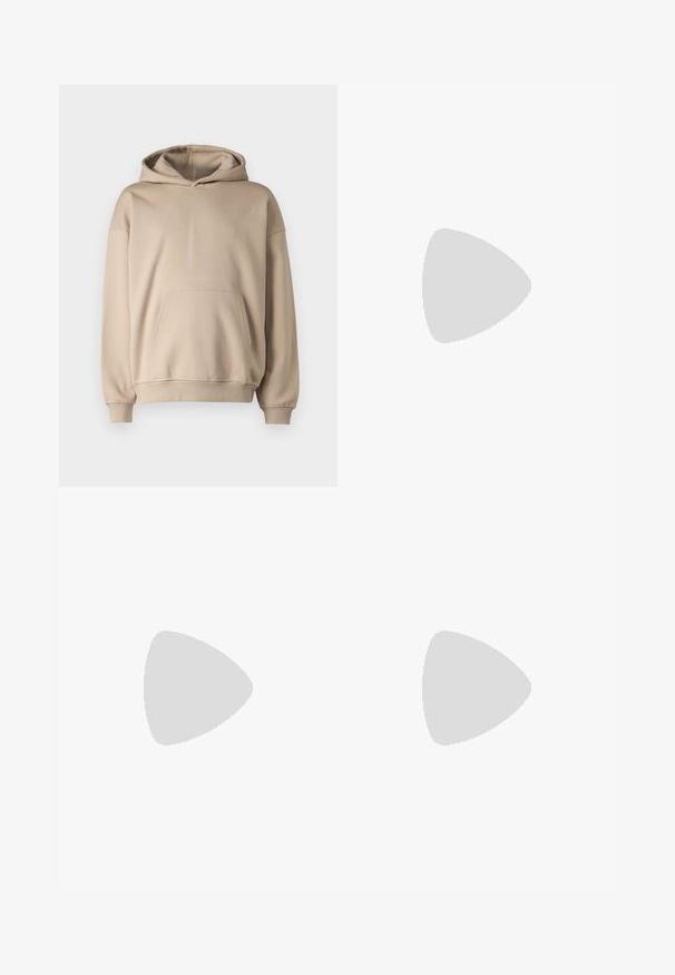 Hanorac bej cu glugă, material moale, croială lejeră, buzunar tip kangaroo, manșete și tiv ribbate, design minimalist, textură netedă.; Tânăr cu părul împletit, îmbrăcat cu un tricou Nike gri deschis și pantaloni scurți Nike negri, pe un fundal alb simplu.; Pantaloni cargo bej dintr-un material din bumbac ușor. Au manșete elastice, mai multe buzunare laterale și închidere cu buton.; Adidași albaștri din piele cu perforații, vârf rotund, talpă plată și șireturi groase, cu un logo swoosh vizibil și cu inscripția "AIR" pe toc.