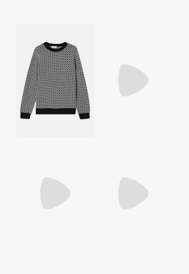 Schwarz-weißer Strickpullover mit Rautenmuster, rundem Halsausschnitt und gerippten Bündchen und Saum. Mit langen Ärmeln gestaltet.; Filippa K TERRY CROPPED TROUSERS - Stoffhose - sage melange; Schwarze Lederloafers mit glatter Textur, rundem Zehenbereich und einem dekorativen Riemen über dem Vorderfuß. Niedriger, gestapelter Absatz, minimalistisches Design.; Schwarze runde Sonnenbrille mit dunklen Gläsern und schlanken Metallbügeln. Enthält klare Tempelspitzen und silberne Akzente am Scharnier. Minimalistisches Design.