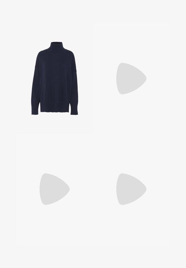 Mörkblå turtlenecktröja i stickad kvalitet, med avslappnad passform, ribbade muddar och en diskret broderad logotyp på ärmen.; Vita, vida byxor med slät textur, som har knäppning fram och bältesöglor, utformade för en avslappnad passform.; Beiga sportskor i mesh och mocka, rundad tå, tjock sula och tydliga reflekterande detaljer på sidan.; Bruna sköldpaddssolglasögon med ovala linser, med en tunn båge och en liten metallaccent på sidan. Strukturerad och polerad finish.; Beige läderaxelväska med en halvmåneform, slät yta och ett enda böjt handtag. Har dragkedjestängning och snygg sömnad.