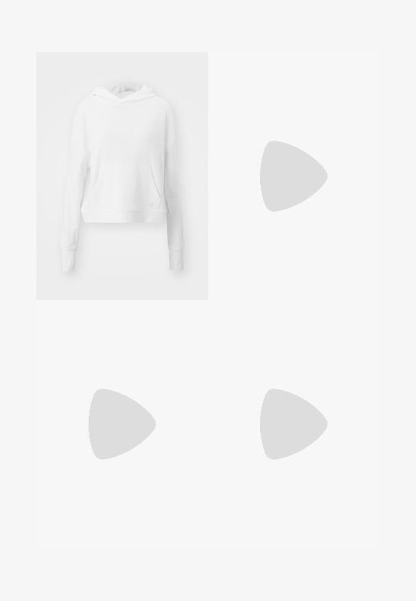 Sweaty Betty AFTER CLASS HOODY - Džemperis su gobtuvu - white; Balta medvilnės marškinėliai su apvaliu iškirpimu, trumpomis rankovėmis ir mažu logotipu kairėje krūtinės pusėje. Yra laisvas kirpimas ir vientisa spalva.; Juodos tamprės, pagamintos iš elastingos medžiagos, su aukštu liemeniu, siaurėjančiomis kojomis ir užlenktais kraštais, turinčios lygią, matinę tekstūrą.; Baltas sportinis batelis su tekstūruota megztu viršumi, lygiu baltu viduriniu padu ir guminėmis išorėmis, turinčiomis subtilų raštą.