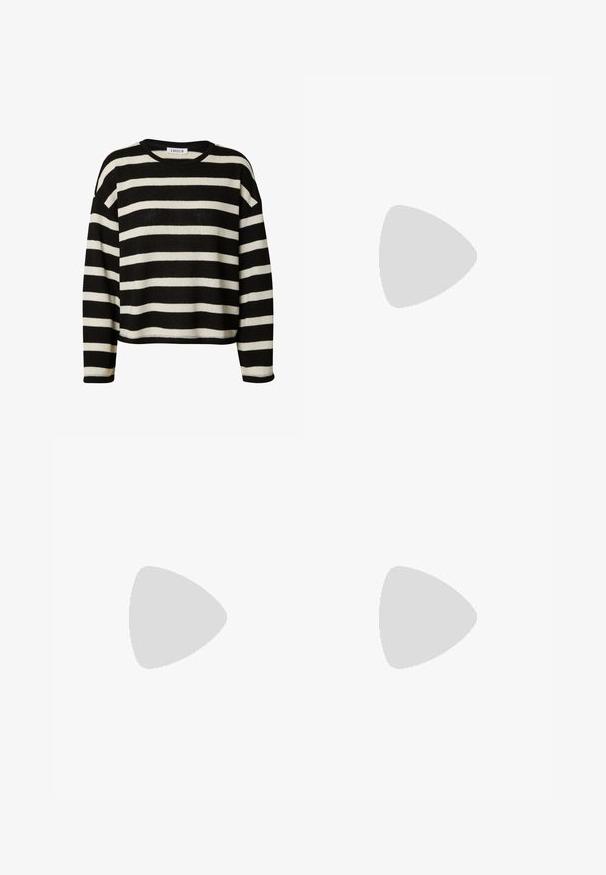 Zwart-witte gestreepte gebreide trui met een ronde hals, cropped ontwerp en lange mouwen. Heeft een textuurstof en ribbelige randen.; Zwarte gestreepte broek met een hoge taille, geplooide voorkant en een recht, slim-fit ontwerp. De stof lijkt gestructureerd en is op maat gemaakt voor een formele uitstraling.; Zwarte leren instappers met een gladde afwerking, met een gestikt detail en een verhoogde strook aan de voorkant, rustend op een metalen oppervlak.; Groene leren handtas met een geplooid ontwerp, voorzien van een gevlochten kettingriem en gouden hardware accenten.