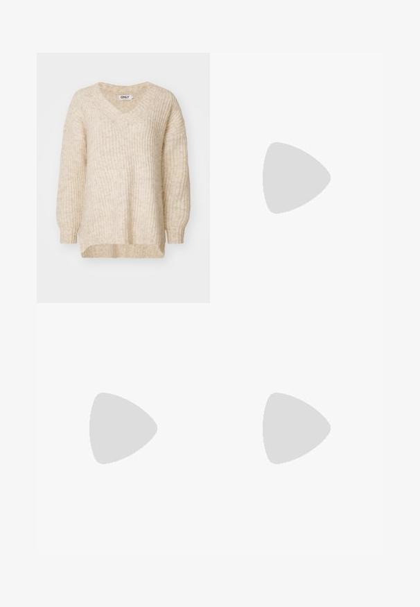 Beige strikket genser med V-hals, løse ermer og ribbete tekstur. Designet har en rett kant og en avslappet passform.; Sorte plisserte bukser med elastisk midje. Har vide ben og et glatt, strukturert stoff med vertikale striper.; Glinsende burgunder ankelstøvel med en kraftig svart hæl, med en glatt tekstur og enkelt design. Ingen synlige lukkinger eller mønstre.; Svart lær tote bag med glatt tekstur, rektangulær form og to lange håndtak. Ingen synlige deler eller dekorasjoner.