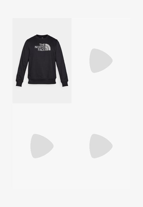 Sweatshirt negru dintr-un amestec de bumbac, cu un guler rotund, mâneci lungi și un logo alb proeminent cu accente curbate pe piept.; Tricou alb cu mânecă scurtă, confecționat din bumbac, cu decolteu în formă de cerc și o textură netedă, cu croială dreaptă și fără modele.; Jeans din denim de culoare albastru deschis, cu un design dreaptă, cu închidere prin nasturi și cinci buzunare. Ușor decolorate pe coapse; detalii cusute în portocaliu.; Pantofii sport New Balance, cu un exterior din plasă, predominant alba cu accente gri și bleumarin, având o talpă cu amortizare și detalii texturate.
