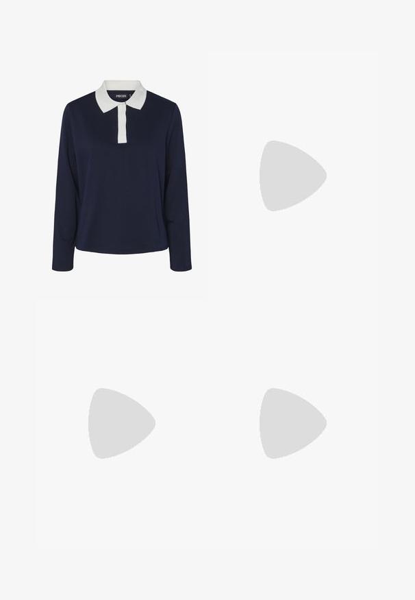 Polo cu mânecă lungă de culoare bleumarin, cu un guler și o deschidere albă în contrast, confecționat dintr-un material neted și texturat.; Pantaloni larga dintr-un material moale, crem. Prezintă un brâu plat și mansete rulate. Textură netedă cu un design curat și minimalist.; Adidași bej și albi pentru alergare cu o suprafață texturată, având o talpă din cauciuc și un guler căptușit, asortați cu pantaloni verzi rulați.; Geantă mare, albă, tip tote, fabricată din material sintetic texturat, având două mânere lungi, deschidere în partea de sus și un design minimalist.