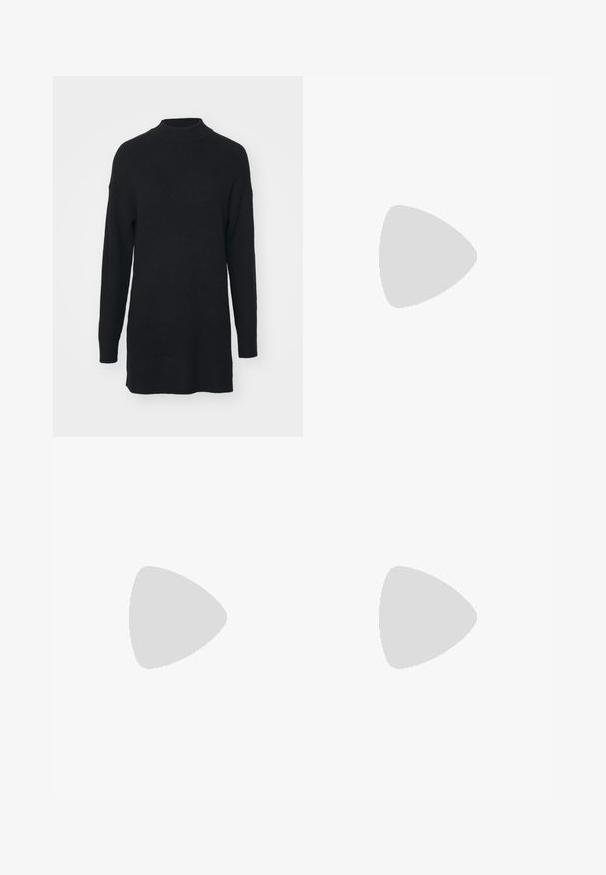 Mustat ribbikudosneuleet, joissa on korkea kaula-aukko, pitkät hihat ja rento istuvuus, ja siinä on hieman pidempi takapuoli.; Mustat leveälahkeiset farkut korkean vyötärön kanssa, joissa on kaksi etutaskua ja metalliset nappikoristeet. Kangas on sileä.; Mustat nilkkurit, jotka on valmistettu sileästä nahasta. Niissä on sivuvetoketju, paksu teksturoitu korko ja pyöristetty kärki.; Mustapahkainen kangaskassi, jossa on sileä pinta, suorakaiteen muotoinen ja kaksi pitkää kahvaa. Ei näkyvää metalliosaa tai koristeita.