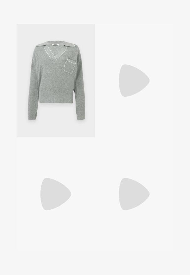 Pull en tricot gris avec un col en V et des finitions blanches contrastantes, doté d'une poche avant et de manches longues. Texture légère.; Polo shirt rayé bleu marine à manches courtes, avec des rayures turquoise, blanches et grises. Patte de boutonnage à trois boutons et détail de logo sur l'ourlet.; Jean en denim bleu foncé avec une coupe droite, taille haute, poches avant et fermeture à bouton métallique. Tissu texturé avec des coutures visibles.; Des baskets noires avec une tige en suède et en matériaux synthétiques, dotées de trois rayures blanches, d'une semelle en caoutchouc texturé et d'une étiquette de logo bleue sur la languette.