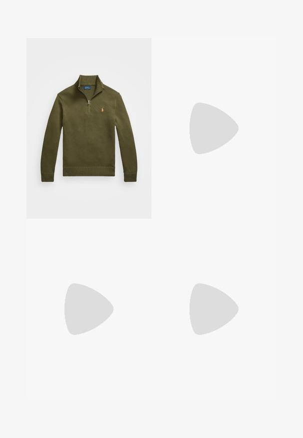 Olivengrøn striktrøje med lynlås ved mock neck, ribbede manchetter og kant. Har et lille logo på brystet. Tekstureret stof.; Beige skjorte med lange ærmer lavet af bomuldsblanding. Den har en knap-til-krave, syv frontknapper og et lille broderet logo på venstre bryst.; Beige bomulds chinos med flad front, bæltestropper og sidelommer. Lige ben design med en glat tekstur og en let, åndbar fornemmelse.; Hvide lædersneakers, lavtop design, med en glat tekstur, rund tå, snørret front og et lille broderet logo på siden.