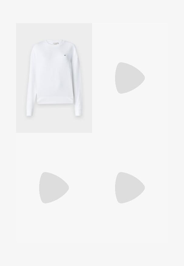 Calvin Klein REGULAR TERRY - Pusa - bright white; Pika küljeõmblustega lõhked valge pikkade käistega T-särk, soft, kerge kangaga; ümar kaelus ja veidi lõdvem sobivus; silt on nähtav külgedel.; Kõrge vöökohaga laiad teksad tummises sinises denimis, millel on sile tekstuur, kontrastne õmblus ja viie-tasku disain. Esimene nupulukk.; Madala lõikega tossud valge sünteetilise ülemise osaga, roosa ja halli nubukaktsentidega, tekstuuriga valge kummitald ja värvilised paelad.