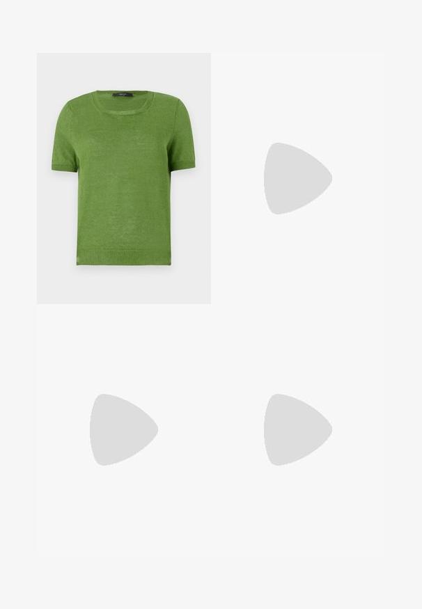 Roheline lühikeste varrukatega kudumitega sviiter, millel on ümarkaelus, sile tekstuur ja soonikaktsendid varrukatel ja allääres.; Must musta mantel pikkade varrukatega, mähise disainiga ja sobiva vööga. Valmistatud siledast kangast, omab nurgelisi krae ja küljetaskuid.; Musthave mustika tantsutossud mustast nahast, ümmarguse varbaga, siledast tekstuurist, minimaalse õmblusdetailiga ja paindliku tallakujundusega.; Pruunist nahast käekott, millel on klapiga sulgur, kuldne riistvara, õlarihm ja sile tekstuur. Kompaktne ristkülikukujuline vorm.