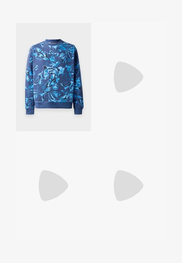 Mørkeblå hettegenser med intrikate blå blomsterdesign. Har rund hals og ribbestrikkede ermer. Laget av mykt stoff med en jevn tekstur.; Gylne sateng bokseshorts med svart "VENUM" logo på midjebåndet og siden, med en jevn tekstur og elastisk midjebånd for komfort.; Høye idrettssko med svart nettverksutside og beige detaljer. Teksturert gummisåle og logo på siden.; Svarte boksehansker med en glatt tekstur, med en hvit Venom-logo og justerbar borrelåsstropp for sikker passform.