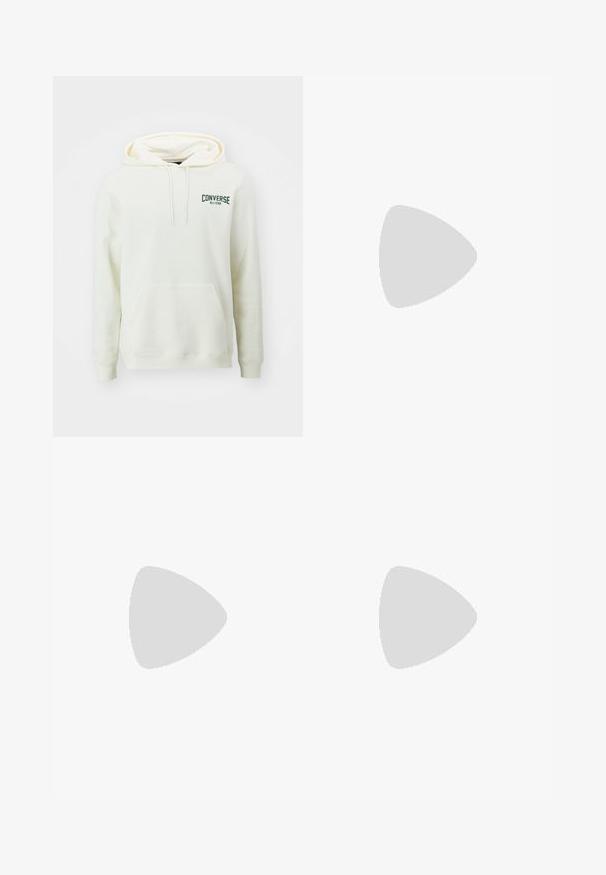 Sudadera con capucha de color crema, fabricada con un tejido suave. Presenta un bolsillo frontal, puños acanalados y un logo verde de "Converse All-Star" en el pecho.; Camiseta de algodón negra con mangas cortas, cuello redondo, que presenta el logotipo y textos en blanco de "Champion" impresos en la parte frontal y en la manga.; Pantalones de pana de pierna ancha en color marrón claro. Presentan costillas verticales texturizadas, con una cinturilla estándar y dos bolsillos frontales.; Zapatillas de deporte de cuero blanco con detalles en gris, que cuentan con una caja de puntera perforada, cordones planos y una suela con patrón. Logo de New Balance en el lateral.