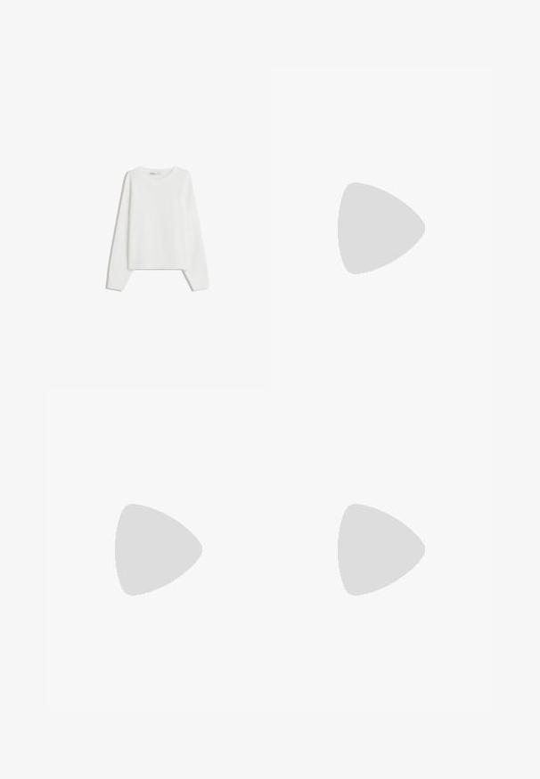 Bershka - Sweter; Dwie czarne bawełniane koszulki z krótkimi rękawami, okrągłymi dekoltami i gładką fakturą, wyeksponowane ułożone jedna na drugiej.; PULL&BEAR - Jeansy baggy; Beżowe zamszowe botki sięgające kostki z czarną wyściełaną krawędzią, złotymi oczkami, białymi detalami szycia oraz wytrzymałą gumową podeszwą z wyraźnym bieżnikiem.