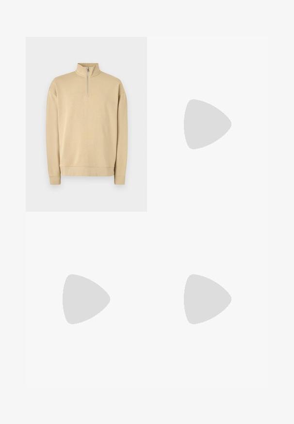 Felpa beige con collo alto e chiusura a mezza zip. Presenta polsini e orlo a coste, con un logo sottile sul petto. Texture liscia.; Camicia bianca in cotone a maniche lunghe con scollatura rotonda, spacchi laterali in fondo e una texture liscia, mostrata da dietro.; Jeans in denim blu chiaro con design a gamba dritta, cinque tasche, chiusura con bottone, leggero sbiadimento e dettagli di cucitura a contrasto.; Sneaker bianco con tomaia in pelle liscia e profilo basso. Presenta una punta arrotondata, sei occhielli e una suola in gomma testurizzata.