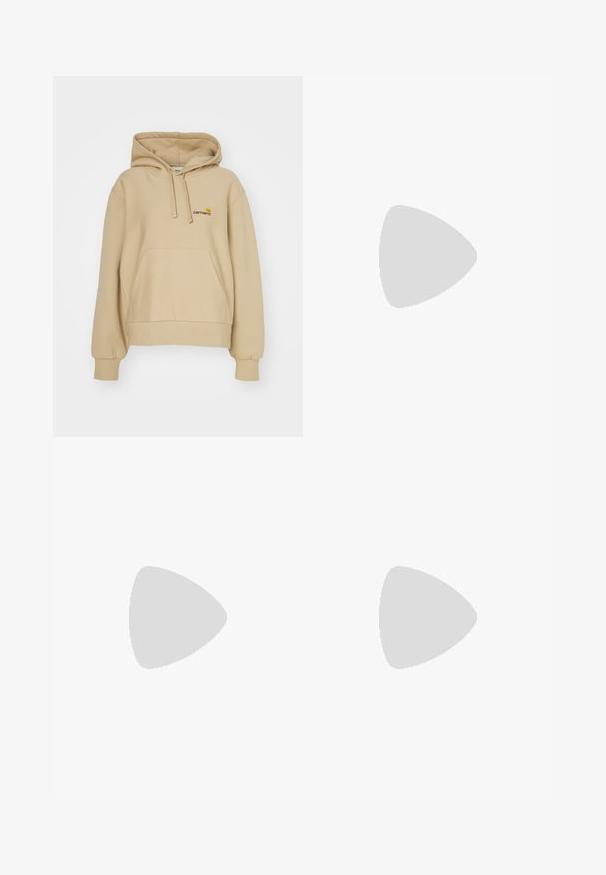 Beige hoodie van zacht stof met een kangoeroezak, verstelbare trekkoordcapuchon en geborduurd logo in donker bordeaux en geel.; Donkerblauwe denim shorts met een vijf-pocket ontwerp, rechte pasvorm en zichtbare stiksels. Glad textuur en een middenhoge taille.; Groene bomberjack over een lichtgele polo, gecombineerd met losse blauwe jeans en witte sneakers. Glad materiaal, ontspannen pasvorm, minimale hardware.; Zilveren oorbellen in de vorm van een gladde, gepolijste ring. Ronde vorm met een veilige kliksluiting. Lichtgewicht ontwerp, geschikt voor dagelijks gebruik.