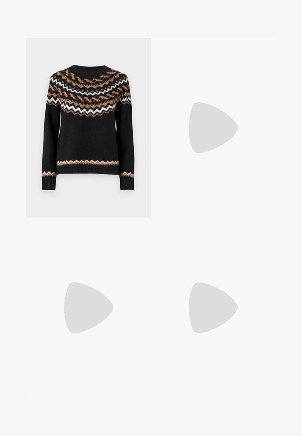 ONLY ONLISLE LIFE O NECK - Pulóver - black/cartouche/cloud dancer; Fekete, magas derekú, széles lábú, műbőr nadrág elülső gombbal, cipzárral, övbújtatókkal és oldalsó zsebekkel, fehér háttérrel.; Fekete lakk bőr szandálkés magas sarkú cipő, hegyes orral és geometrikus tömbsarkakkal. Karcsú, minimalista dizájn és sima textúra jellemzi.; Fekete bőrtáska sima felszínnel, téglalap alakú, két hosszú füllel. Nincs látható fémkiegészítő vagy díszítés.