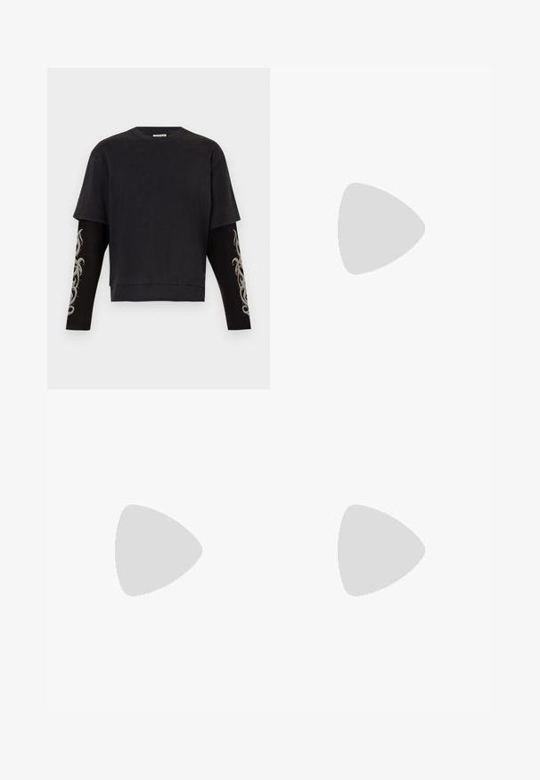 Guess Originals DOUBLE LAYERED - Sweatshirt - blue graphite; KARL LAGERFELD CREWNECK - T-shirt imprimé - black; KARL LAGERFELD PANTS - Pantalon de survêtement - black; Steve Madden BRENT - Baskets basses - white