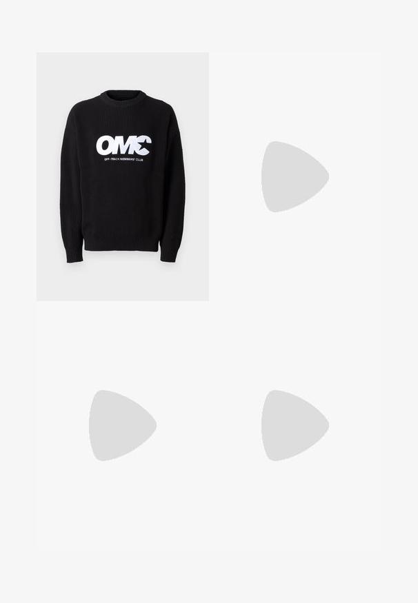 Mustra musta soonik, millel on ümar kaelus ja silmatorkav valge tikitud tekst "OMC" ja "OFF-TRACK MEMBERS' CLUB" ees.; Mustad mustad spordipüksid, mis on valmistatud kergest kangast, valgete külgriidega, elastse taljega ja väikese logoga ees.; Küpset tan suede sääreboot musta pehmea kraega, kuldsed metallist silmad, valge õmblemise detailid ja robustne kummist tallaga, millel on väljendunud mustrid.; Mustad prillid ristkülikukujuliste läätsedega, matt plastikust raam ja sirged servad. Omab brändi logo sisemise varre peal.
