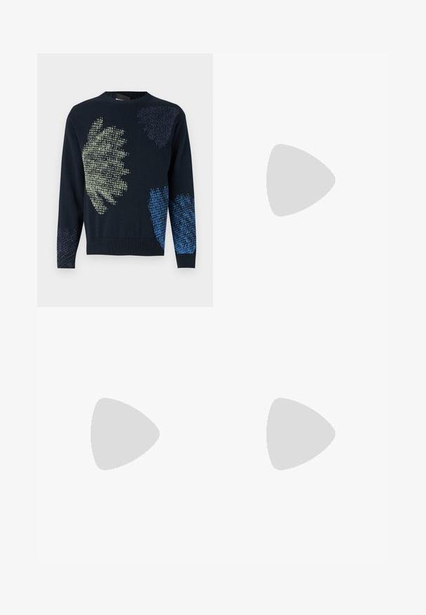 PS Paul Smith CREW NECK - Jumper - very dark navy; Tiger of Sweden TENUTA - Chinos - black; Tiger of Sweden ACADEMI - Slip-ons - black; Brown nylon tote bag with dual handles, zip closure, and a blue logo patch. Smooth texture, structured design, spacious interior.