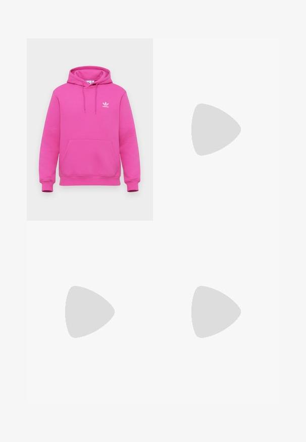 Felpa rosa realizzata in morbido tessuto, con tasca a marsupio, cappuccio con cordino e logo adidas bianco sul lato sinistro del petto.; Jeans in denim azzurro chiaro con taglio a gamba dritta, cuciture visibili, design a cinque tasche e chiusura a bottoni in vita.; Sneaker di colore crema chiaro con design a tre strisce nere, tomaia testurizzata, punta rotonda e suola in gomma. Presenta lacci e branding sul lato.; Borsa a tracolla nera realizzata in materiale liscio, con un lembo pieghevole, hardware in metallo argentato e una tracolla regolabile.