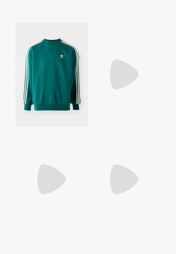 Sweatshirt em teal feito de uma mistura de algodão, com mangas longas, bainhas com punhos e três riscas brancas ao longo de cada manga. Logótipo da Adidas no peito.; T-shirt branca de algodão com mangas curtas, decote redondo, apresentando um pequeno logótipo dourado na área do peito esquerdo. Textura macia e ajuste regular.; Calças largas em denim preto desbotado, com fecho de botão, design de cinco bolsos e costura em contraste ao longo das costuras.; Sapatilha de camurça preta com atacadores brancos, três riscas brancas de lado, detalhes texturizados e sola de borracha com um ligeiro tom laranja.