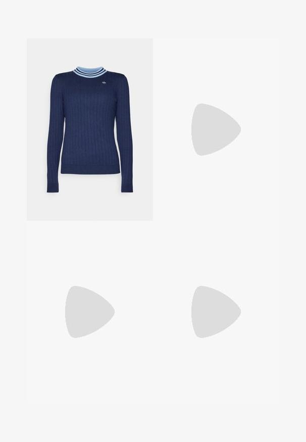 Marineblauwe geribde trui met lange mouwen, voorzien van een lichtblauwe gestreepte kraag en een klein zilveren logo op de borst. Zachte textuur.; Zwarte op maat gemaakte broek met een rechte, brede pijpontwerp, met een gladde textuur en een platte voorkant met riemlussen.; Stuart Weitzman VIVIENNE SLINGBACK - Klassieke pumps - cream; Teal leren handtas met een gestructureerde afwerking, voorzien van een zilveren kettingriem en een decoratief metalen accent aan de voorkant. Compacte, rechthoekige vorm.