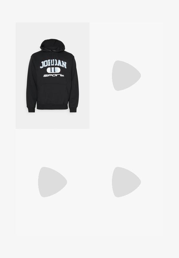 Felpa nera con cappuccio e tasca frontale, con testo blu "JORDAN XXIII" e testo bianco "sport". Realizzata in tessuto morbido, con cappuccio regolabile con cordini.; Maglietta bianca in cotone con maniche corte, scollatura rotonda, vestibilità comoda e senza loghi o motivi visibili. Texture liscia e design minimale.; Pantaloni jogger neri realizzati in tessuto morbido, dotati di una vita elastica con coulisse, polsini a costine e un piccolo logo sulla coscia sinistra.; Sneakers in pelle bianca con perforazioni, punta rotonda, suola piatta e lacci spessi, con logo swoosh visibile e "AIR" sul tallone.
