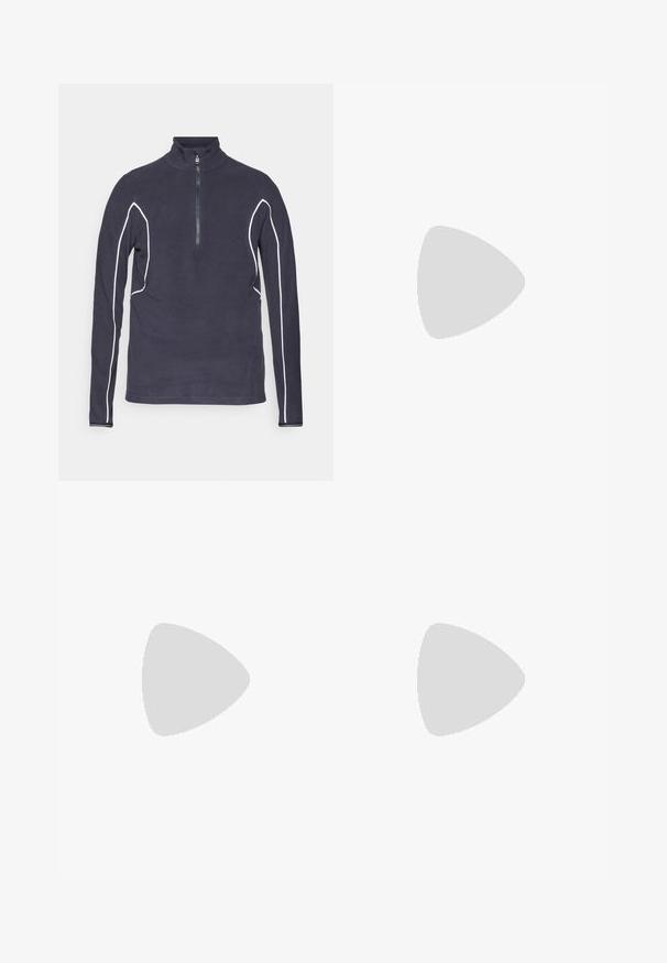 Pullover in pile blu navy con zip e colletto alto, caratterizzato da piping a contrasto bianco lungo le cuciture e una zip metallica. Texture liscia.; Jeans in denim scuro con un design a gamba dritta, chiusura a bottone in ottone e cuciture gialle a contrasto. Presentano cinque tasche e una vestibilità classica.; Bershka Sandali con tacco - black; Borsa a spalla in vernice nera con forma curvata, una tracolla, tasche frontali e dettagli in metallo argentato.