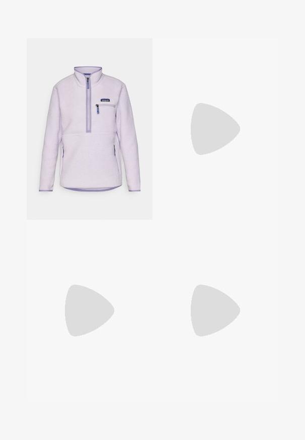 Pullover de fleece lilás claro com fecho de ¼, apresenta bolso no peito com fecho, tecido texturizado e detalhes em lilás contrastantes nas mangas e na bainha.; T-shirt preto da Columbia com arte em linha branca circular representando montanhas e rios, e o texto "Columbia Sportswear Company Outside Since 1938."; Calças de exterior para homens, cinza escuro, feitas de material flexível, com cinto, bolsos com fecho éclair e costuras reforçadas.; Bota de caminhada preta com design de cano médio, apresentando um upper texturizado, detalhes cinzentos e sola de borracha durável com cravos de tração.