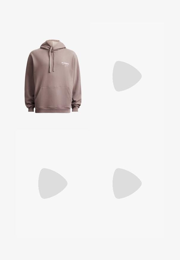 Hanorac maro dintr-un material moale, cu un buzunar frontal, glugă cu șnur ajustabil și un mic logo pe pieptul stâng.; Tricou din bumbac alb cu un logo negru proeminent "LACOSTE" pe piept. Mâneci scurte și design cu gât rotund.; Pantaloni de trening albi cu panouri laterale de culoare verde închis. Material ușor, talie elastică și tivuri manșonate. Prezintă o textură din plasă pe panourile laterale.; Adidași din piele albă cu talpă din cauciuc, accent la călcâi verde și un mic logo verde. Prezintă panouri laterale texturate și șireturi rotunde.