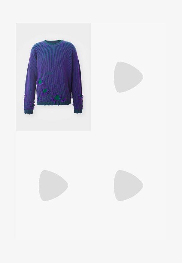 MM6 Maison Margiela REVERSIBLE CREWNECK - Pulover - purple/green; Bela bombažna brezrokavna majica s krošnjo, ki ima gladko teksturo in prilegajočo obliko, zasnovana za sproščeno nošenje.; Filippa K WIDE TROUSERS - Hlače - driftwood; Bordeaux usnjeni čevlji na vezanje z leskom, črnim gumijastim podplatom in diskretno šivanjem. Nosi se z rjavo prugastimi hlačami.