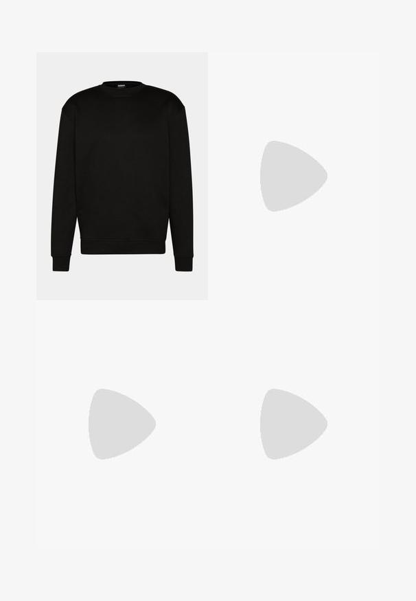 Urban Classics CREWNECK  - Športni pulover - black; Urban Classics WIDE FIT - Hlače chino - black; Črne semiš teniske z belimi vezalkami in tremi belimi črtami. Imajo okroglo črno oznako na jezičku in gumijast podplat.; Sončna očala z ovalnimi zelenimi lečami v kovinskem okvirju. Tanjši srebrni kovinski okvir in črne ušesne konice. Minimalistična zasnova, brez vidnih logotipov.