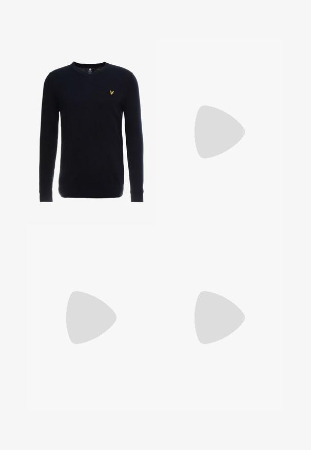 Lyle & Scott V NECK - Jersey de punto - dark navy; Pantalones cargo negros hechos de tejido resistente, con bolsillos laterales, cierre de botón y un diseño ajustado. Textura suave con detalles mínimos.; Zapatillas de cuero blanco con perforaciones, punta redonda, suela plana y cordones gruesos, con un logo de swoosh visible y "AIR" en el talón.; Reloj de pulsera de acero inoxidable plateado con una esfera azul marina, marcadores horarios metálicos y una ventana de fecha a las 3 en punto. Resistente al agua hasta 50 metros.