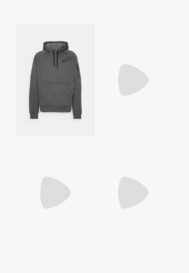 Sivi dukserica s teksturiranim završetkom, s prednjim dzepom, kapuljačom s vezicom i bočnim džepom na zip. Nike logo na prsima.; Crne trenirke s elastičnim pojasom, manžetama na gležnjevima i malim bijelim Nike logotipom s lijeve strane. Izrađene su od meke teksturirane tkanine.; Crne atletske tenisice s teksturiranim gornjim dijelom, bijelim Nike swooshom i debelim bijelim potplatom. Imaju petnu traku za lakše oblačenje.; Crne plastične sunčane naočale s zelenim staklima, kvadratni okviri, srebrni naglasak na obrvi i teksturirane ručke. Naziv brenda naveden na unutrašnjoj strani ručke.