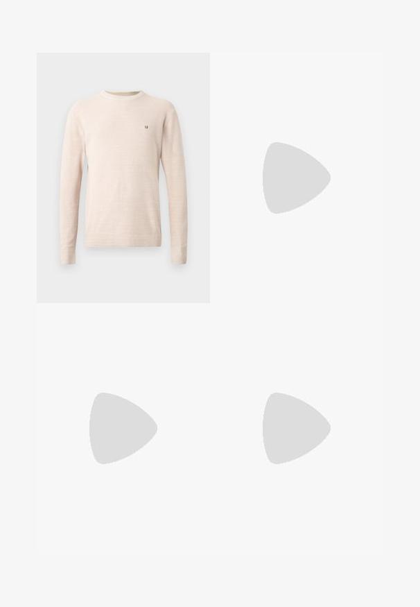 Bežs garām piedurknēm adīts džemperis ar apaļu kaklu un mazu brūnu izšūtu logo kreisajā krūtī, attēlots uz vienkārša fona.; Melnas džinsa bikses ar taisnu kāju dizainu, piecu kabatu stilu un brūnu ādas uzšuvumu jostasvietā. Tekstūrēta auduma ar šuvju detaļām.; Melni sporta apavi ar ādas un zamša materiālu kombināciju, aprīkoti ar apaļajām auklām, teksturētu gumijas zoli un zīmola logotipu sānos.; Melnas neilona pārnēsājamā soma ar regulējamām siksnas, ar gludu tekstūru, priekšējo rāvējslēdzēja kabatu un logotipa akcentu.