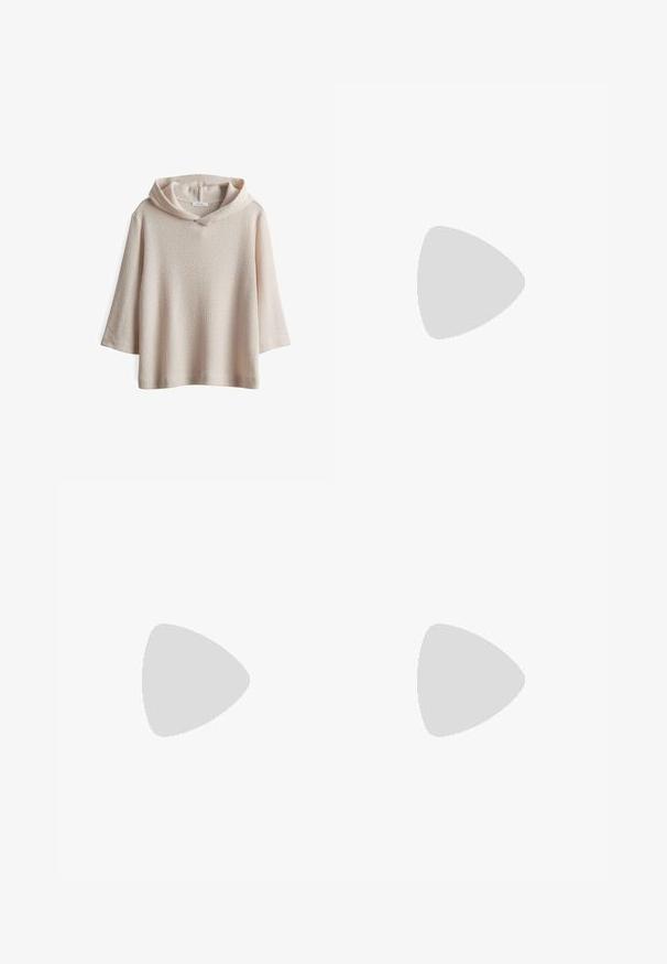Pullover cappuccio beige chiaro, caratterizzato da un design a maglia texture, maniche a tre quarti e una vestibilità ampia. Stile minimalista con una sottile lucentezza.; Shorts in denim nero con taglio dritto, cinque tasche e chiusura con bottone argentato. Texture liscia con dettagli di cucitura minimi.; Scarpe sportive beige con sovrapposizioni in mesh e materiale sintetico, dotate di una superficie testurizzata, colletto imbottito e ammortizzazione "ABZORB" nel tallone.; Borsa a secchiello in pelle nera con chiusura a cordoncino, caratterizzata da un logo "CK" lucido sulla parte anteriore e dettagli in hardware dorato.