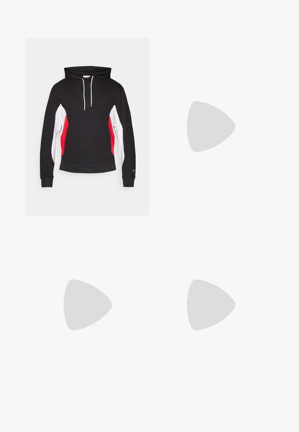Schwarzer Hoodie mit weißen und roten Seitenpanelen. Lange Ärmel, verstellbare Kapuze mit Kordelzug, gerippte Bündchen und Saum. Weicher Stoff mit Logodetail.; Schwarzes kurzärmliges Sportshirt aus strukturiertem, atmungsaktivem Stoff; hat einen runden Ausschnitt und ein Logo auf der linken Brust.; Schwarze sportliche Shorts mit einem elastischen Bund, aus weichem Stoff gefertigt, mit einem kleinen weißen Logo auf der linken unteren Seite.; Schwarze Sportschuhe mit einem oberen Teil aus Mesh, weißen Akzenten, einer strukturierten Sohle und einer roten Fersenschlaufe für zusätzliche Details.