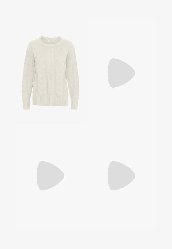 Világosszürke, cable-knit pulóver kerek nyakkal, texturált mintákkal, bordás mandzsettákkal és aljjal. Puha, vastag fonalból készült.; Világoskék farmernadrág egyenes szabással, öt zsebes dizájnnal és gombos nyereggel. Finom kopásokkal és narancssárga varrási részletekkel rendelkezik.; Barna szarvasbőr slip-on cipő alacsony sarokkal, állítható pánttal ezüst csattal és fekete gumitalppal.; Barna velúr válltáska sima textúrával, ívelt formával és egyetlen pánttal. Cipzáras záródással és zökkenőmentes kivitelezéssel rendelkezik.